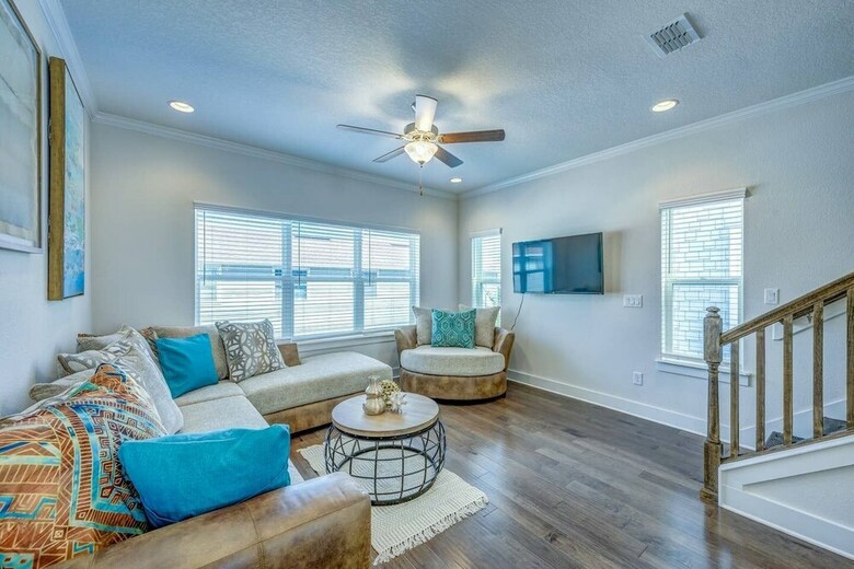 Villa Beach Escape Four - Luxury Townhome