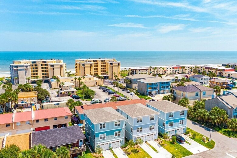 Villa Beach Escape Four - Luxury Townhome