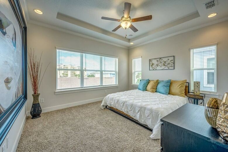 Villa Beach Escape Four - Luxury Townhome