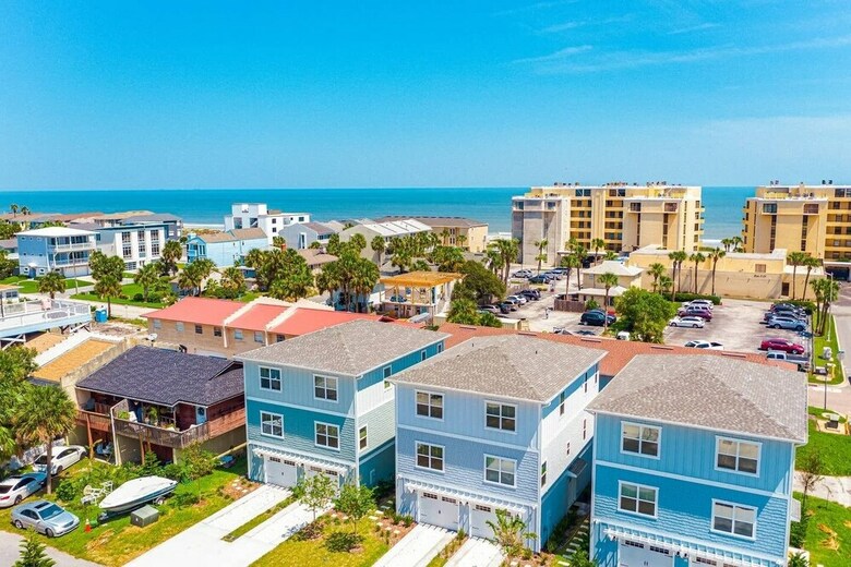 Villa Beach Escape Four - Luxury Townhome