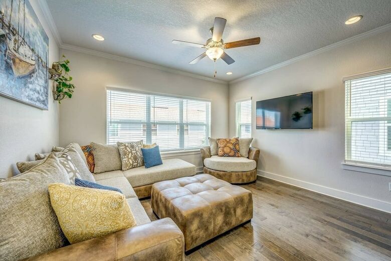 Villa Beach Escape Two - Luxury Townhome