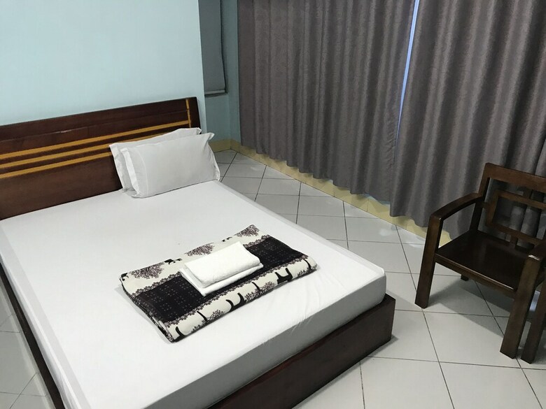 Oyo 1005 Palace Hotel