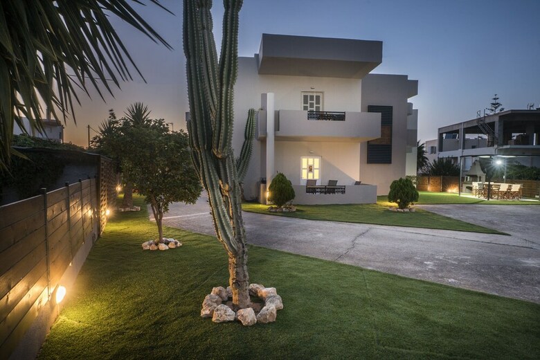 Deluxe Sunny Apartments