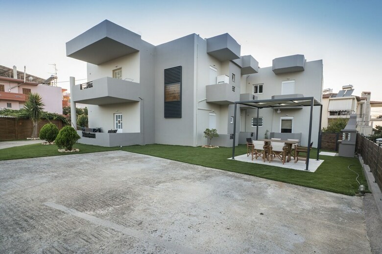 Deluxe Sunny Apartments