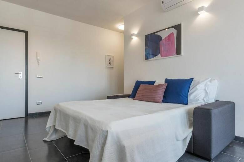 Nomentana White Apartment