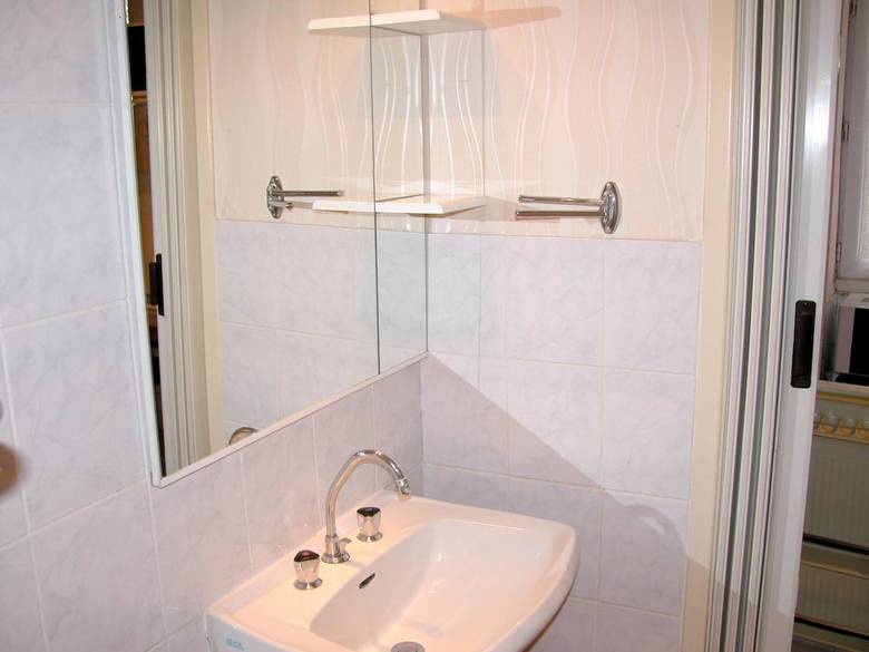 Apartamento Studio In N�ris-les-bains, With Enclosed Garden And Wifi