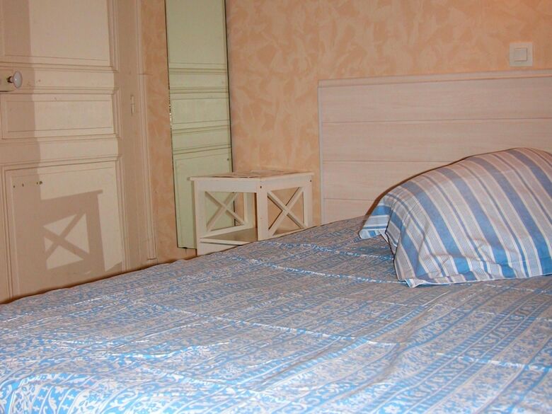 Apartamento Studio In N�ris-les-bains, With Enclosed Garden And Wifi