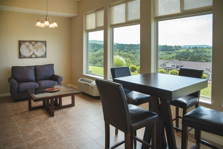 Hotel Majestic At Table Rock