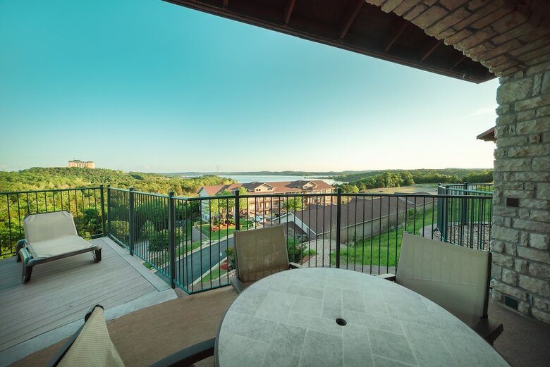 Hotel Majestic At Table Rock