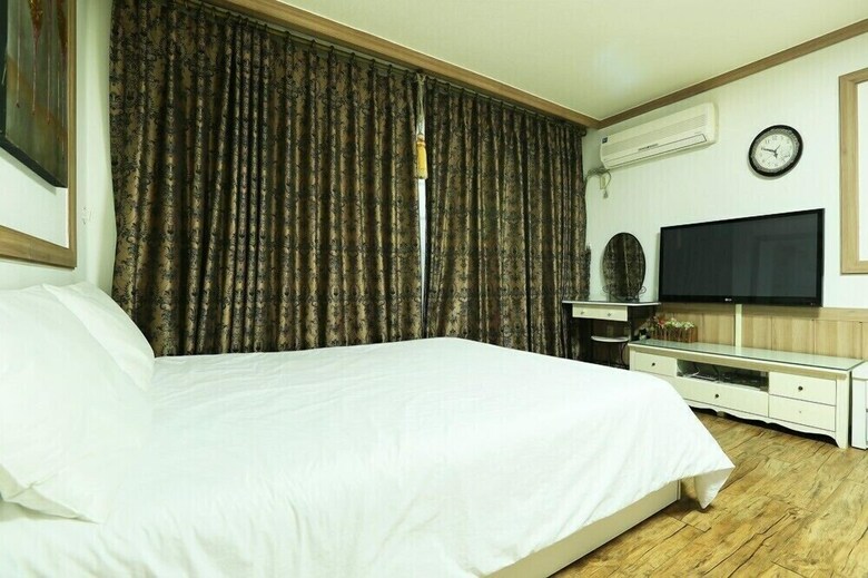 Apartamentos You And Me Pension