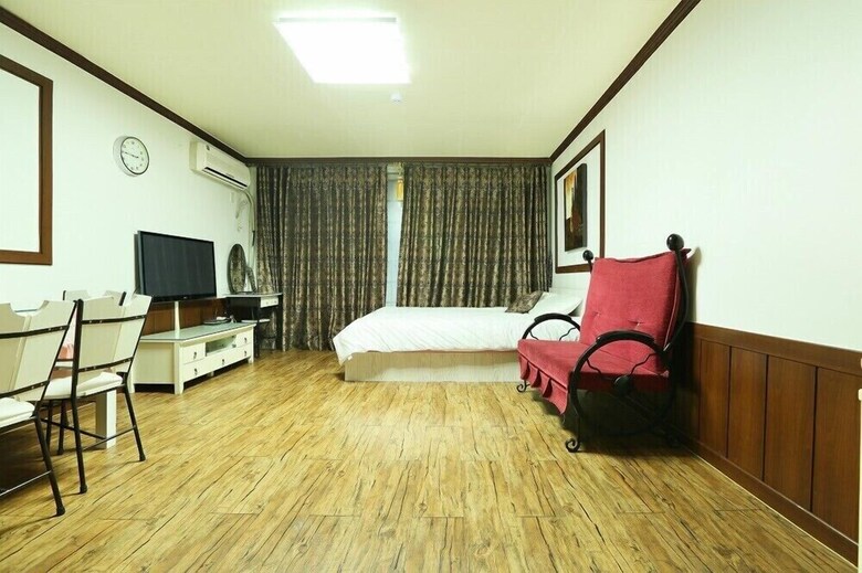 Apartamentos You And Me Pension