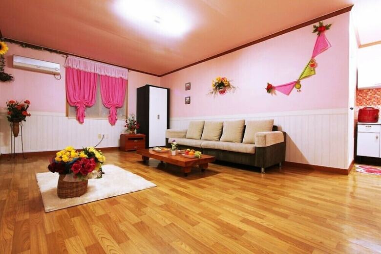 Apartamentos Red Post Box Pension