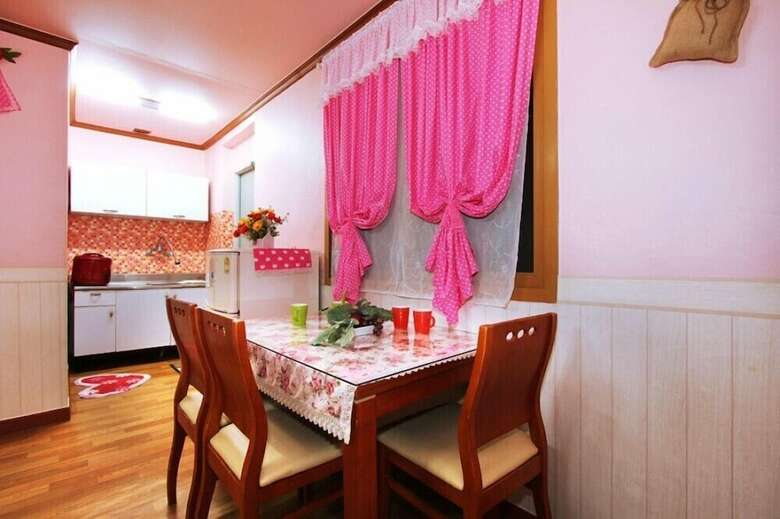Apartamentos Red Post Box Pension
