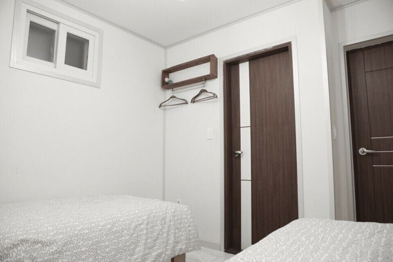 Hotel Raccoon House