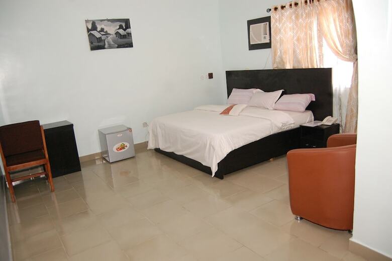 Allan Keri Hotel And Suites
