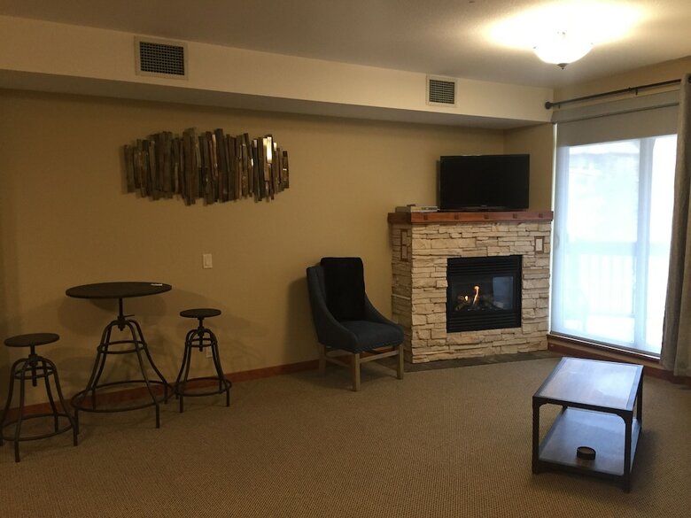 Beautiful Spacious Mountain Studios