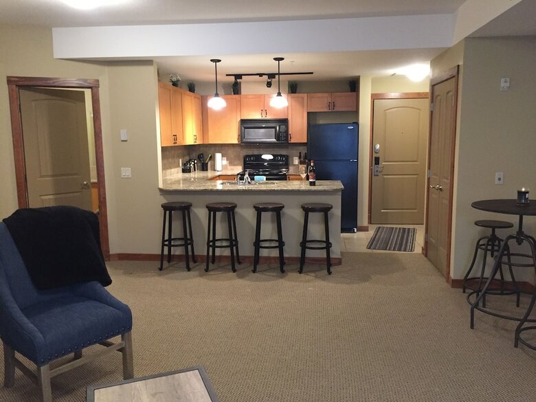 Beautiful Spacious Mountain Studios
