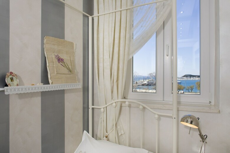 Central Station Art Apartment