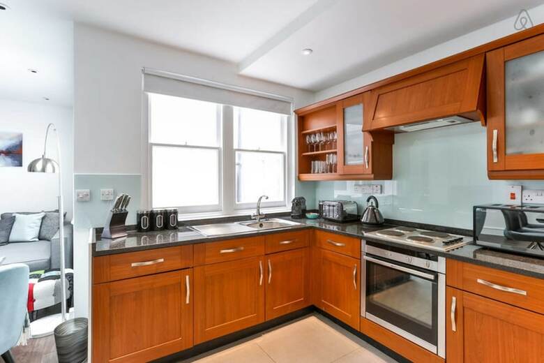 Baker Street Serviced Mews House