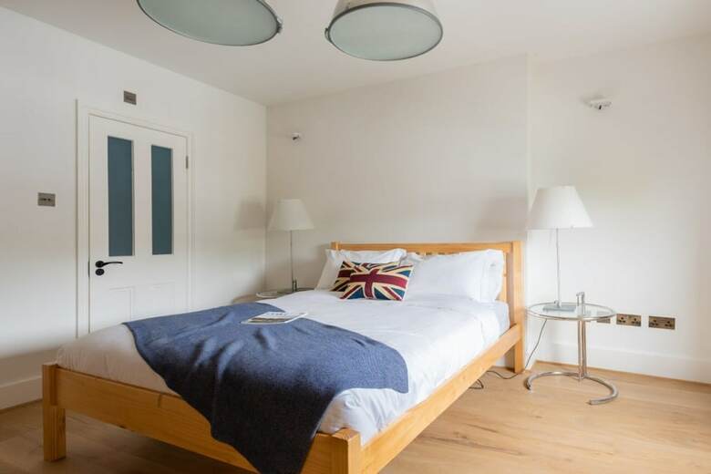 The Lansdowne Crescent - Bright 3bdr Top Floor Apartment In Notting Hill