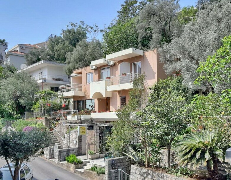 Harasho Four Bed Comfort Apartment, Budva City Center