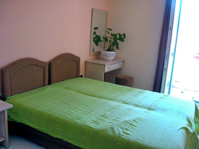 Harasho Four Bed Comfort Apartment, Budva City Center