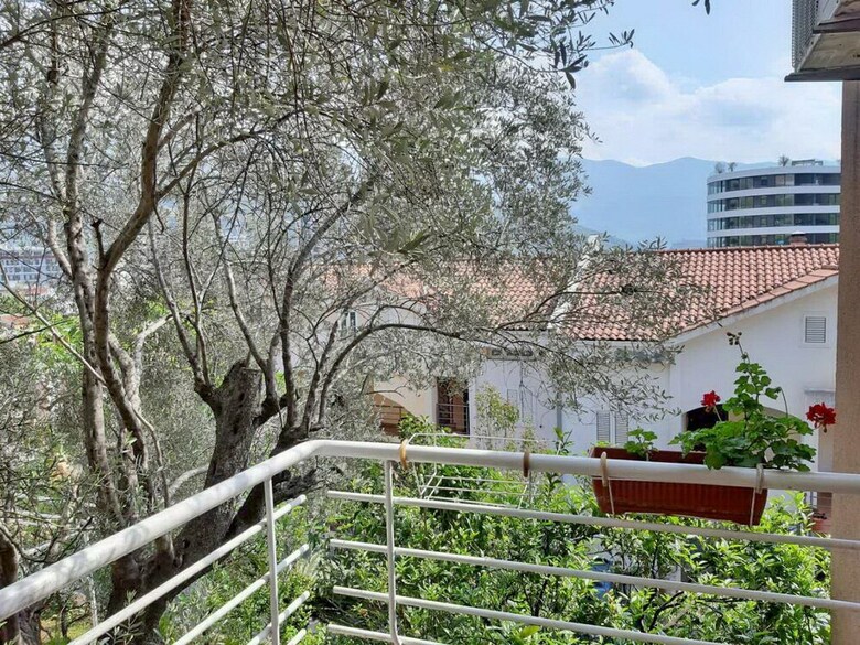 Harasho Four Bed Comfort Apartment, Budva City Center