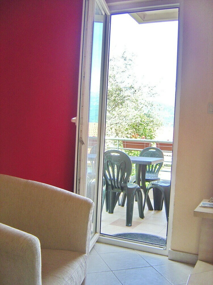 Harasho Four Bed Comfort Apartment, Budva City Center