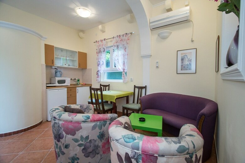 Boskovic Two-bedroom Apartment With Terrace