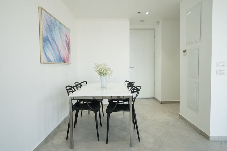 Luxury Beachfront Apartment By Airsuite