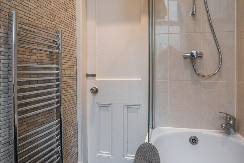 Edina � Bright City Centre Apartment