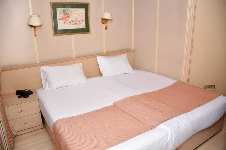 Queen Isis Floating Hotel In Minya