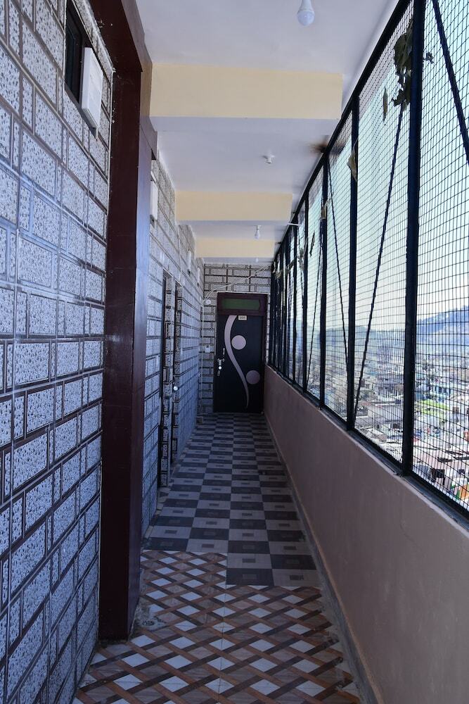 Adb Hotel Mountain View &rooftop Restrurant
