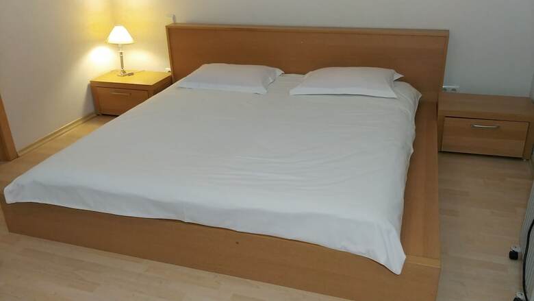 Deluxe 2 Bedroom Apartment Near Kreschatyk - 4001