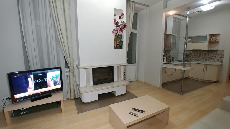 Deluxe 2 Bedroom Apartment Near Kreschatyk - 4001