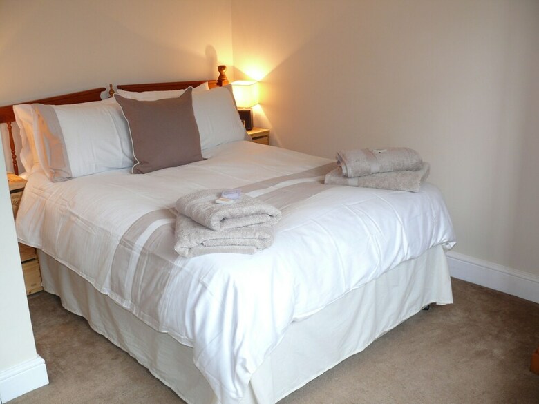 Bed & Breakfast Spacious Homestay With Parking