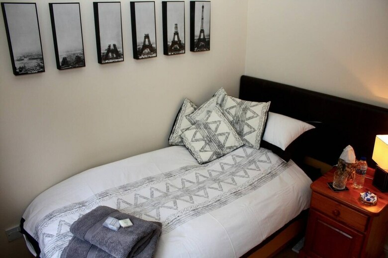 Bed & Breakfast Spacious Homestay With Parking