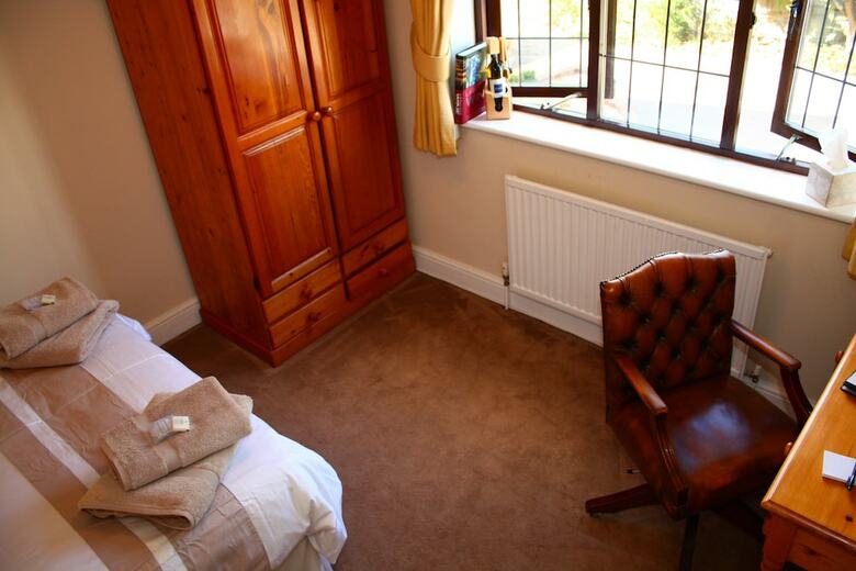 Bed & Breakfast Spacious Homestay With Parking