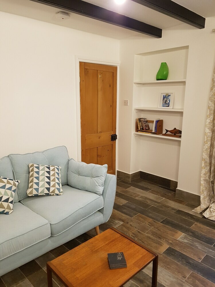 Cosy 18th Century Cottage