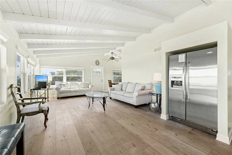 Coastal Charm, 2 Bedrooms, Ocean Front, Sleeps 6