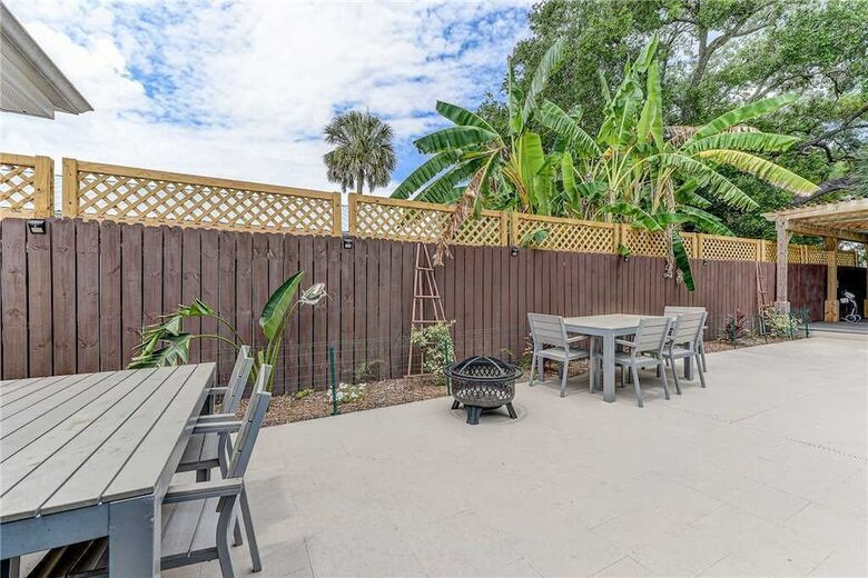 Summertime Sanctuary, Private Pool, 3 Bedrooms, Sleeps 8