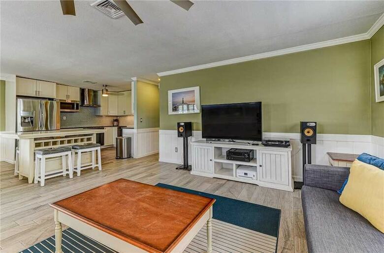 Summertime Sanctuary, Private Pool, 3 Bedrooms, Sleeps 8