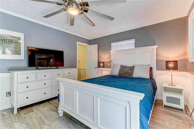 Summertime Sanctuary, Private Pool, 3 Bedrooms, Sleeps 8