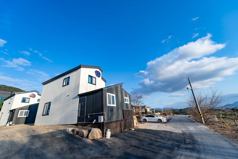 Stellar Domus  Sd Poolvila & Pension