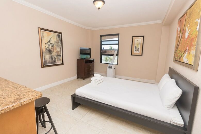 403 Ocean View Apartment Hollywood