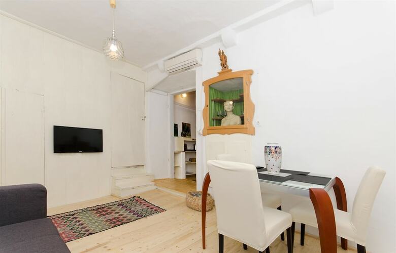 House Artist House