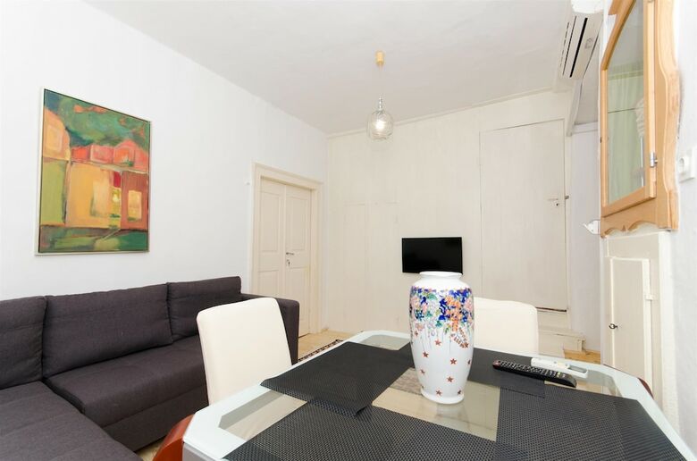 House Artist House