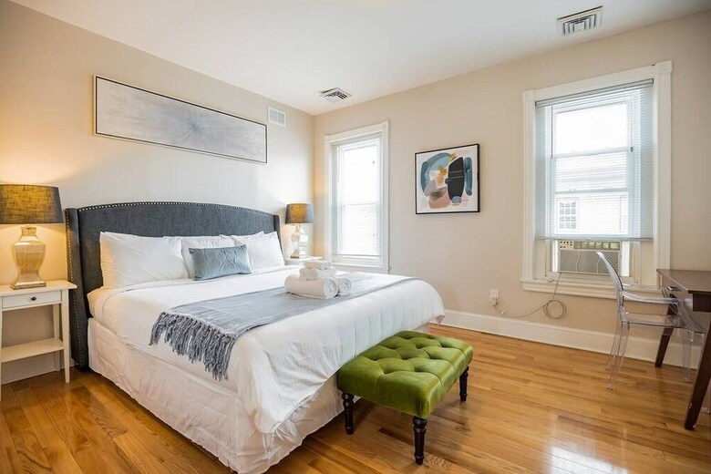 Villa 1427 S 9th