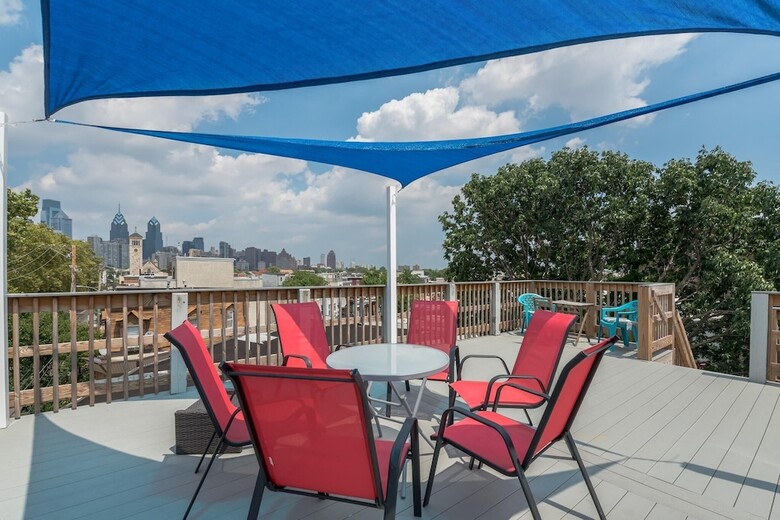 Villa 2439 Grays Ferry