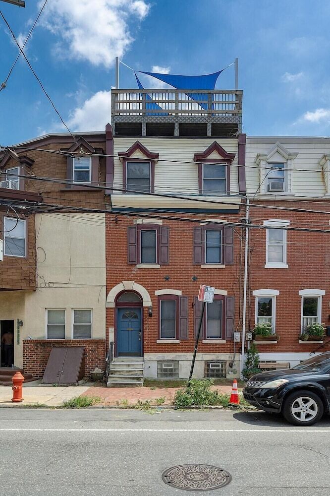 Villa 2439 Grays Ferry